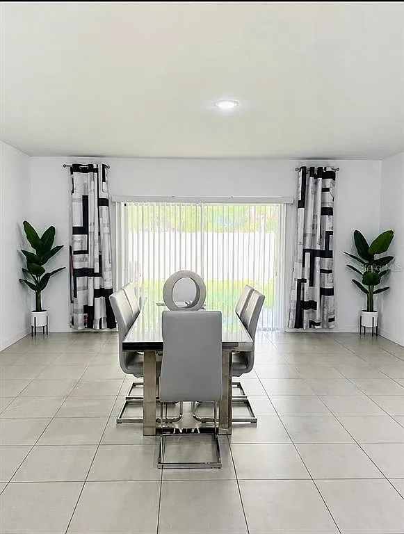 4 bed, 3.0 bath, 2102 sqft, $2,900 — Photo 4