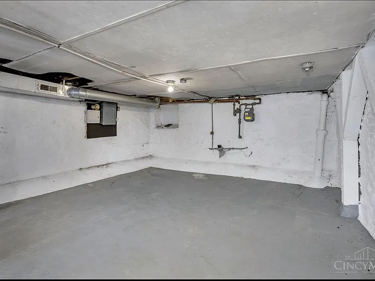 279 Renner St — Photo 14