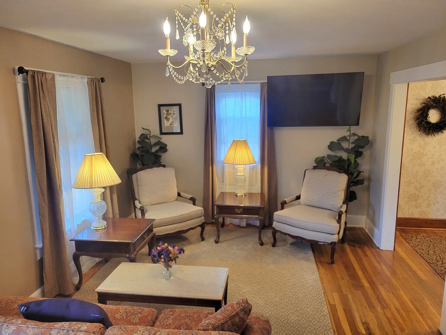 5 bed, 2.0 bath, $8,777 — Photo 3