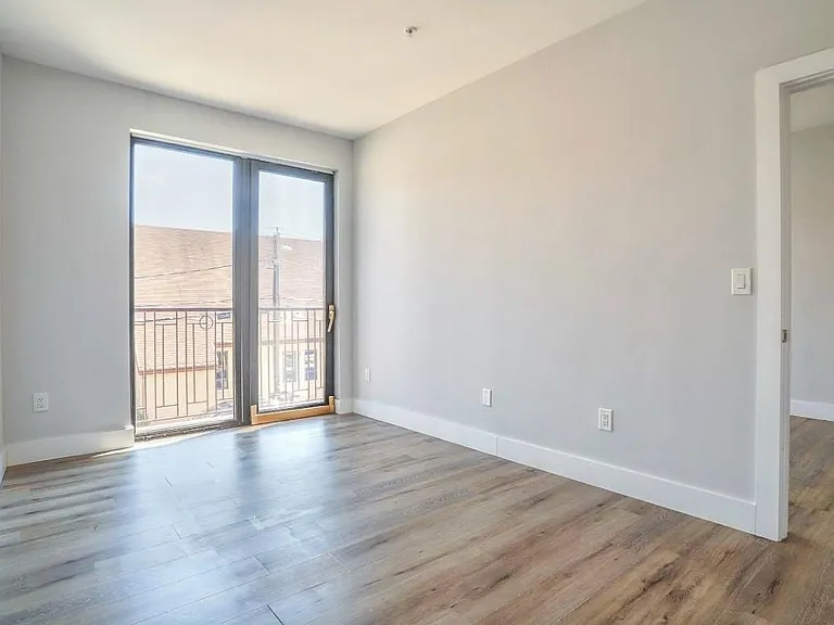 502 Broadway #301 — Photo 4