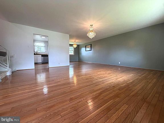 2nd image of 1207 Greenhill Rd