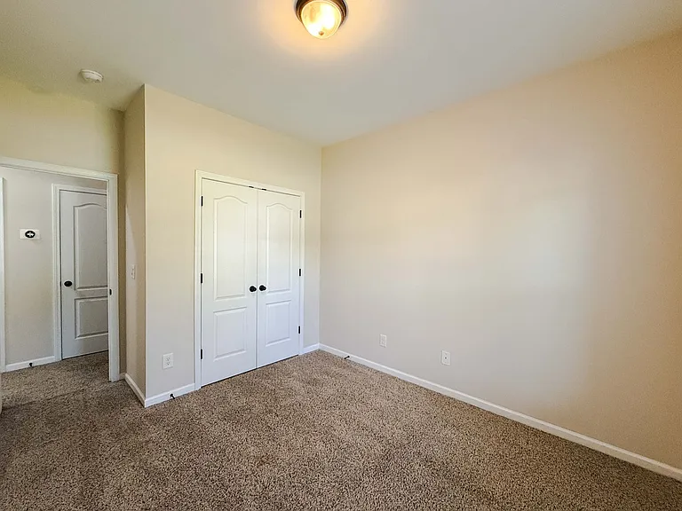 728 Roanoke Dr — Photo 19
