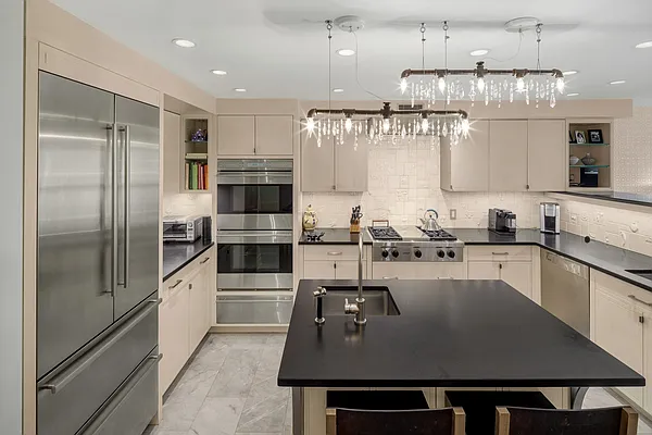 Rented by Compass | media 18