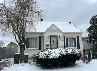 28 State St, Middleport, NY 14105