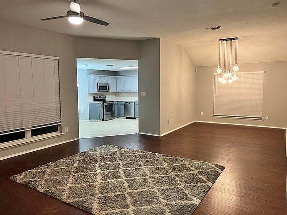 3rd image of 4413 Alsace Dr