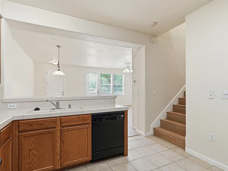 425 Regatta Ln #103-00 — Photo 17