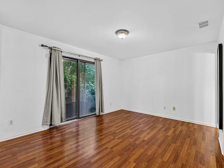 224 Washington Ave #B — Photo 15