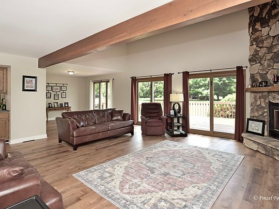 3rd image of 37W390 Linda Ln