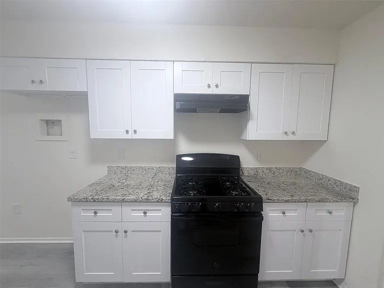 8119 Knightwood Forest Dr — Photo 14