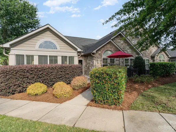 757 Ledgestone Ct, Tega Cay, SC 29708