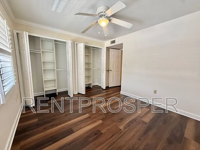 1100 Delaney Ave #F201 — Photo 6