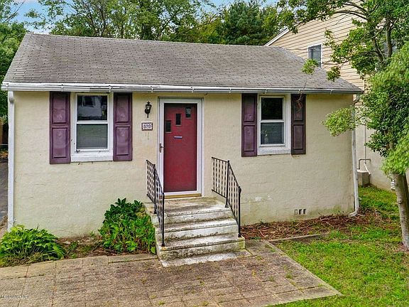 2nd image of 520 Parkside Ave