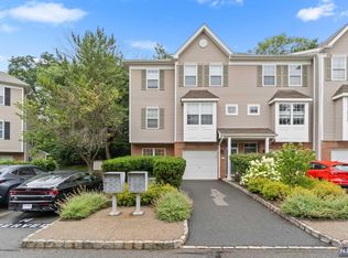 28 Greenbrook Dr, Bloomfield, NJ 07003