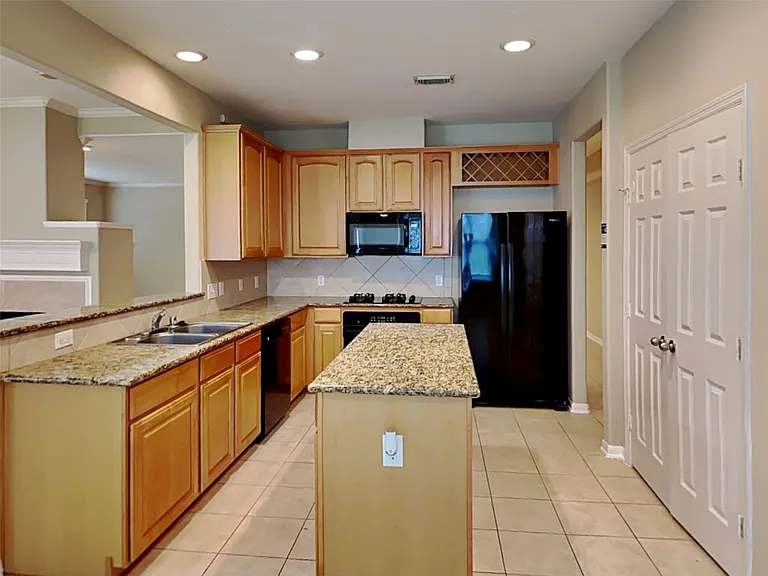 10923 Tattershall Ln — Photo 2