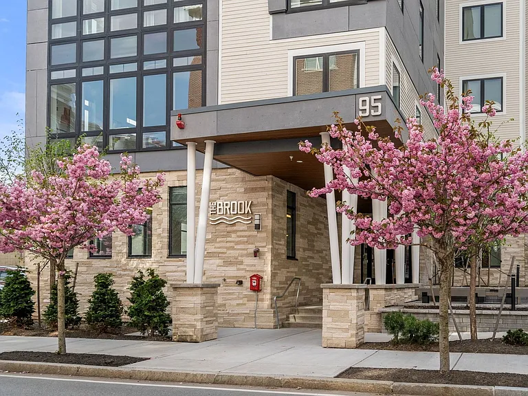 The Brook Luxury Apartments of Cambridge — Photo 7
