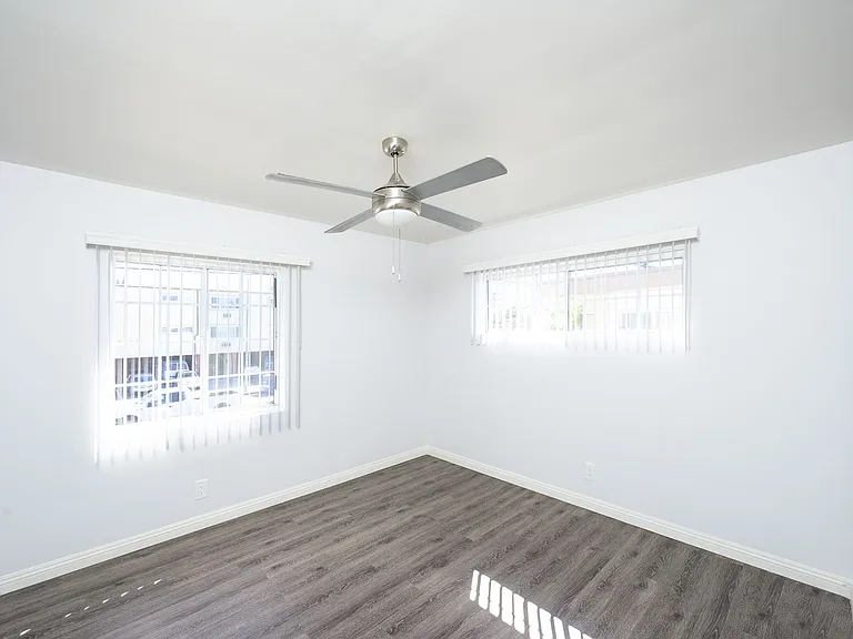Whitsett Courtyard Apartments — Photo 13