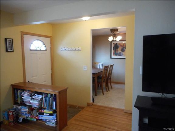 4th image of 46 Laurelton Dr