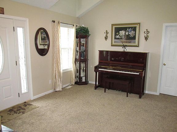 4th image of 107 Dayhill Ct