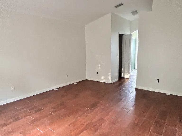 51 Randolph Dr — Photo 6