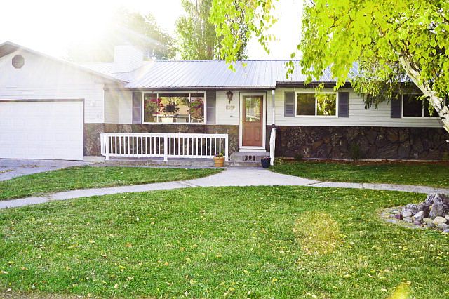 1st image of 391 Joan Ave