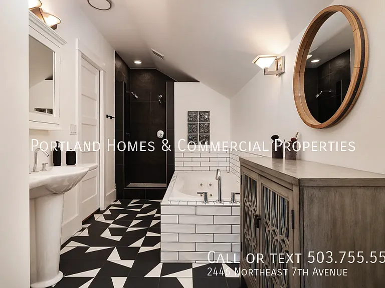 2446 NE 7th Ave — Photo 9