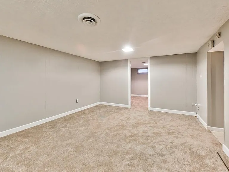 614 S Pine St — Photo 14