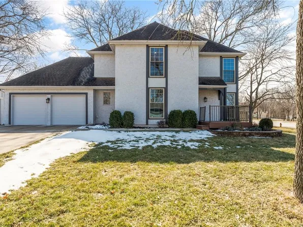 9439 W 111th Ter, Overland Park, KS 66210