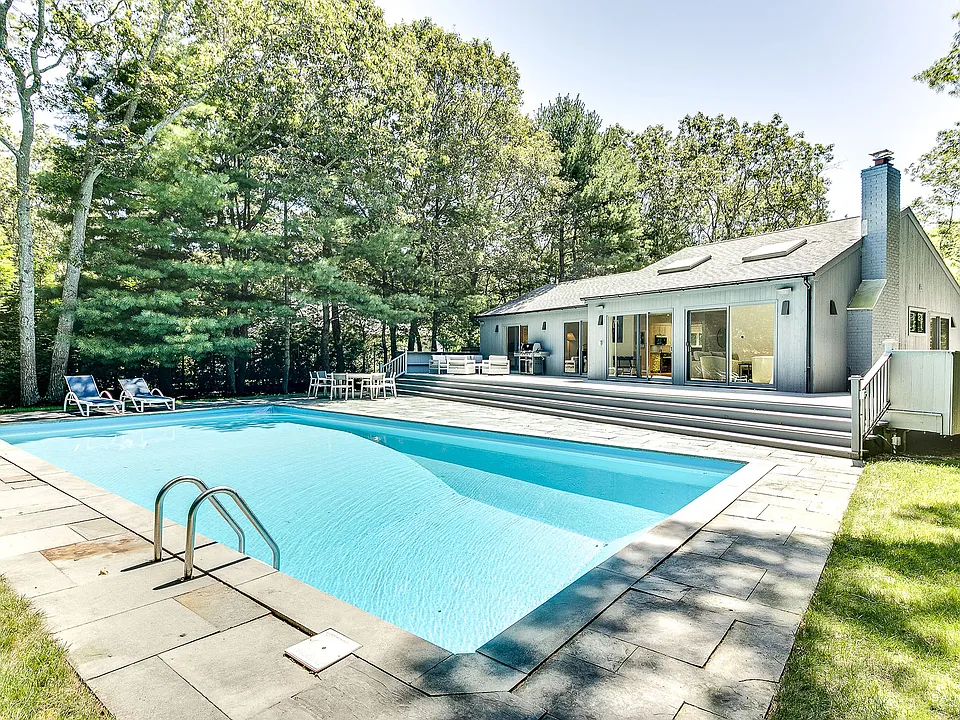 23 Wooded Oak Ln