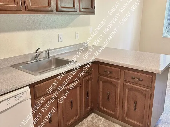 7607 44th St W APT 8, Tacoma, WA 98466