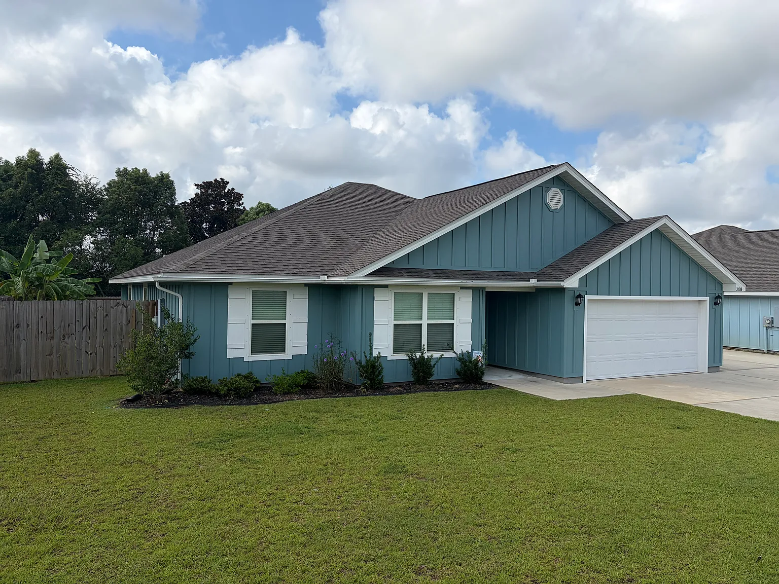 4 bed, 1915 sqft, $2,300 — Photo 1