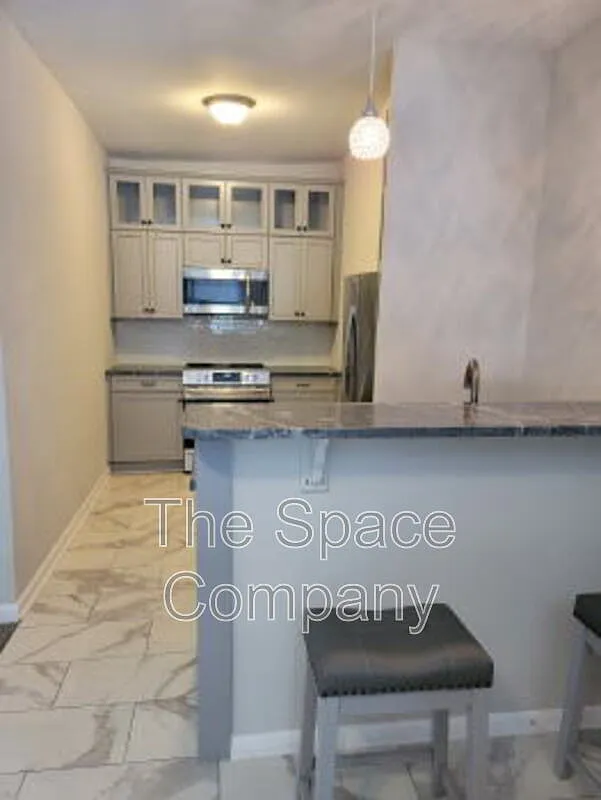 Building Photo - 98 San Souci St #B