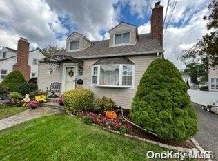 1529 Mattison St, Baldwin, NY 11510