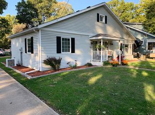 608 Washington St, Wapello, IA 52653