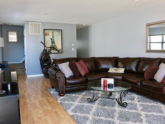 4th image of 327 Seaver Ave