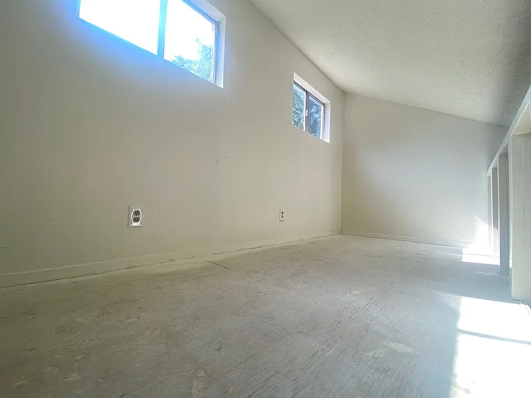 4910 Avenue H — Photo 20