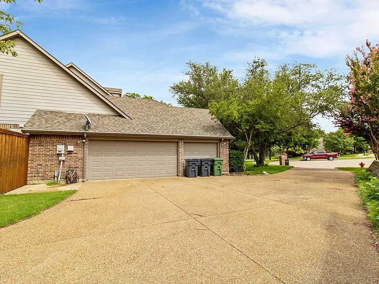 202 Stone Hollow Ct — Photo 7