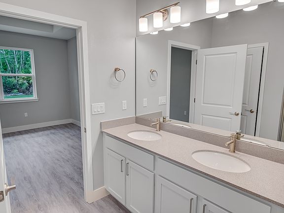 3rd image of 5 Woodside Pl