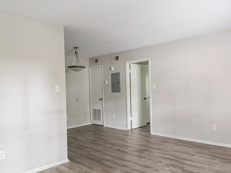 Twin Oaks Apartments — Photo 49