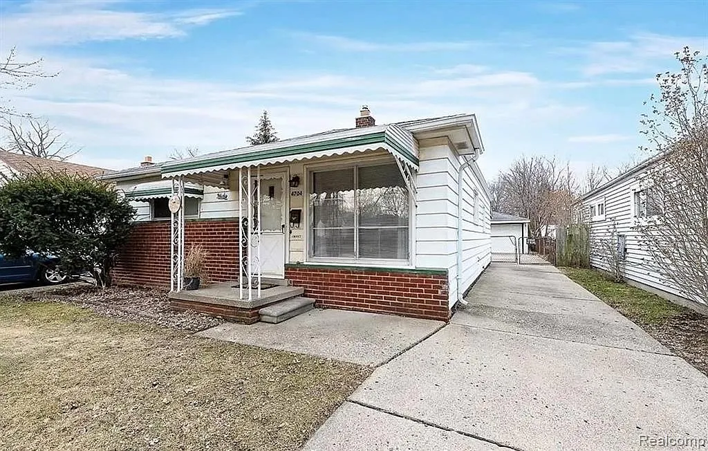 3 bed, 1.0 bath, 980 sqft, $1,500 — Photo 1