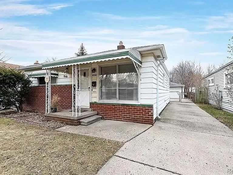 4704 Jackson St — Photo 1