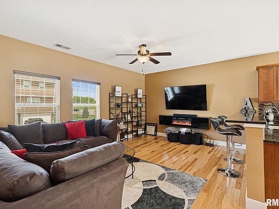 5th image of 725 Cox Ct