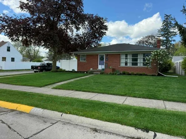 220 S Marias Ave, Clawson, MI 48017