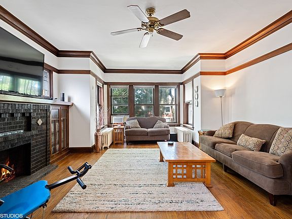 3rd image of 3334 N Oakley Ave