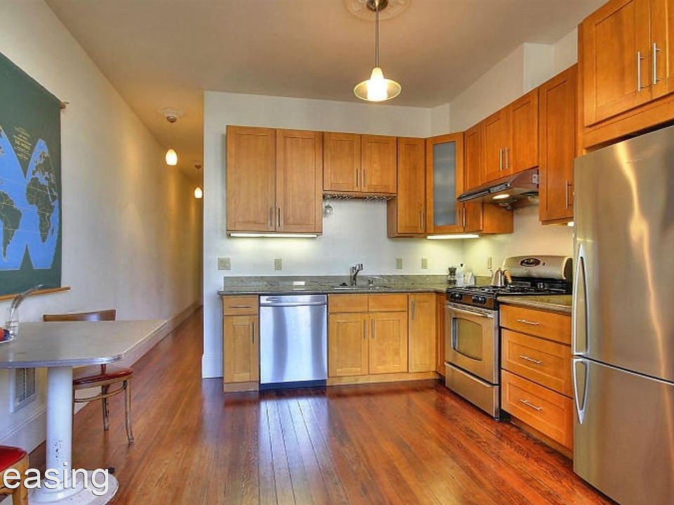 1st image of 34 Wayne Pl #34