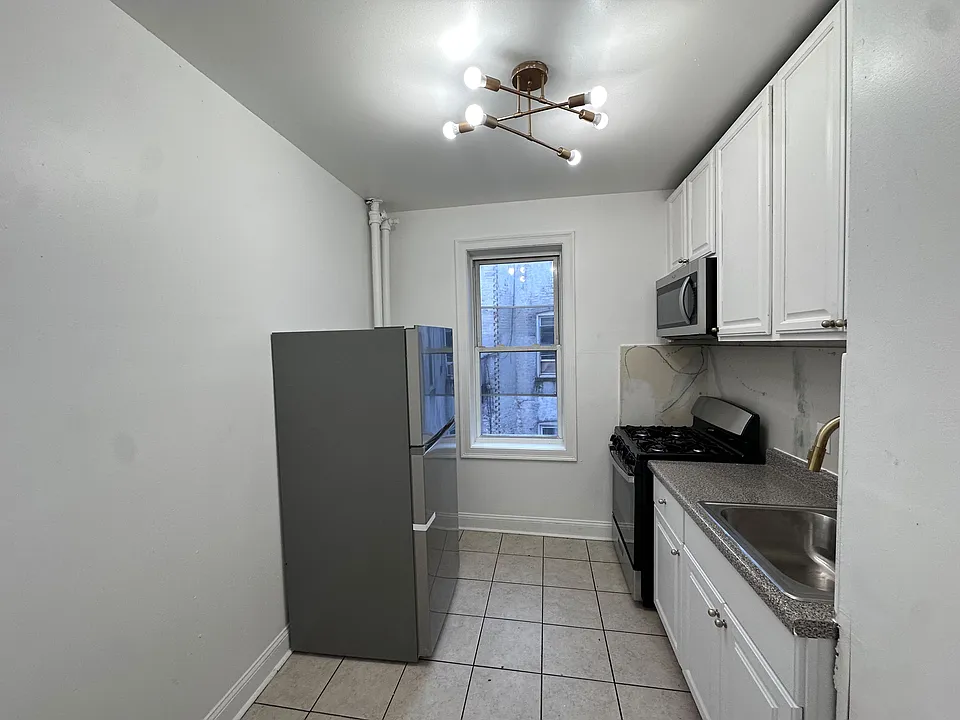 11 Gifford Ave #51E
