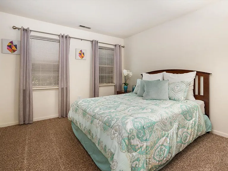 Parkwood Apartments — Photo 41