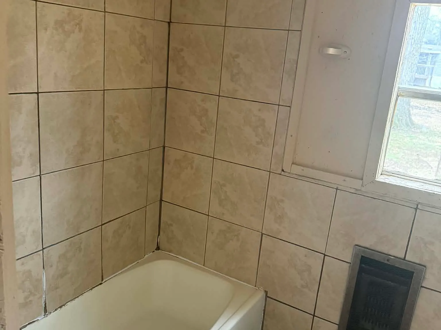 1380 Mapleash Ave — Photo 2