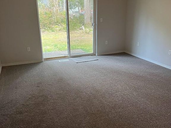 4th image of 100 E Country Club Dr N