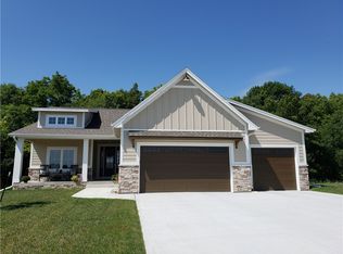 112 Woodhaven Dr, Polk City, IA 50226