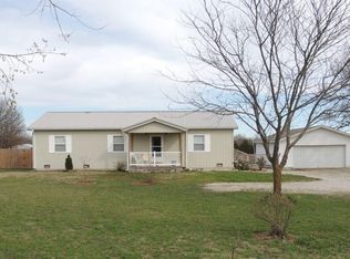 517 Raccoon Ln, Marshfield, MO 65706